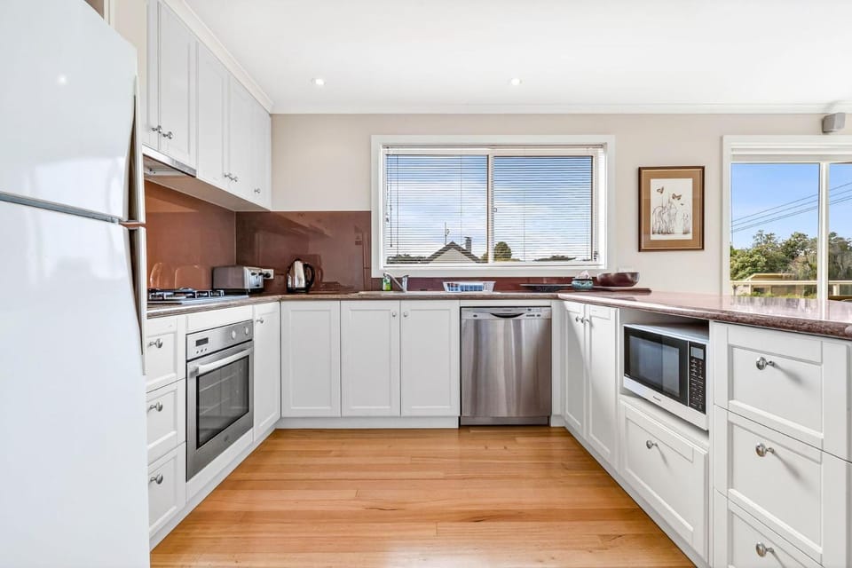 The Dunes 1 - BYO Linen Apartment in Apollo Bay