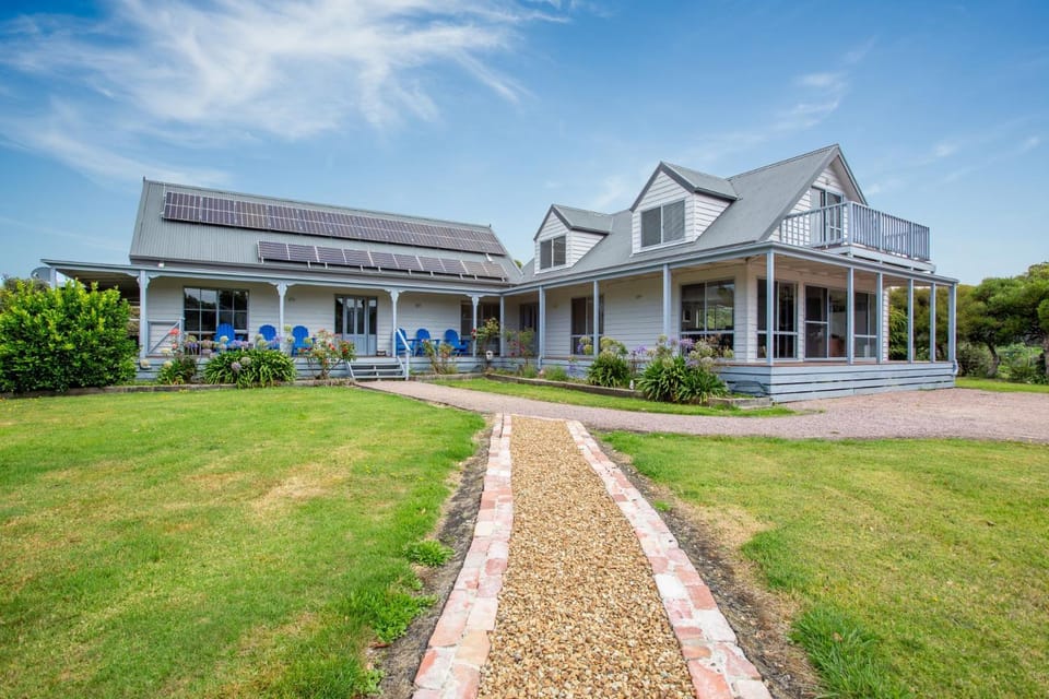 Property building, Day, Garden, Garden view