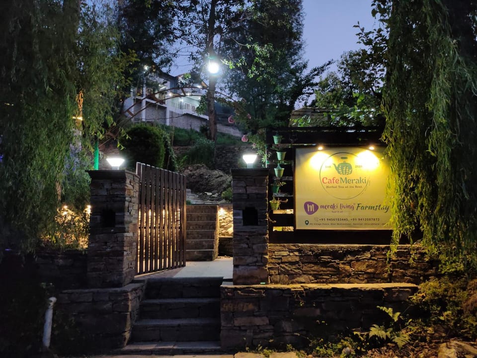 Facade/entrance, Night