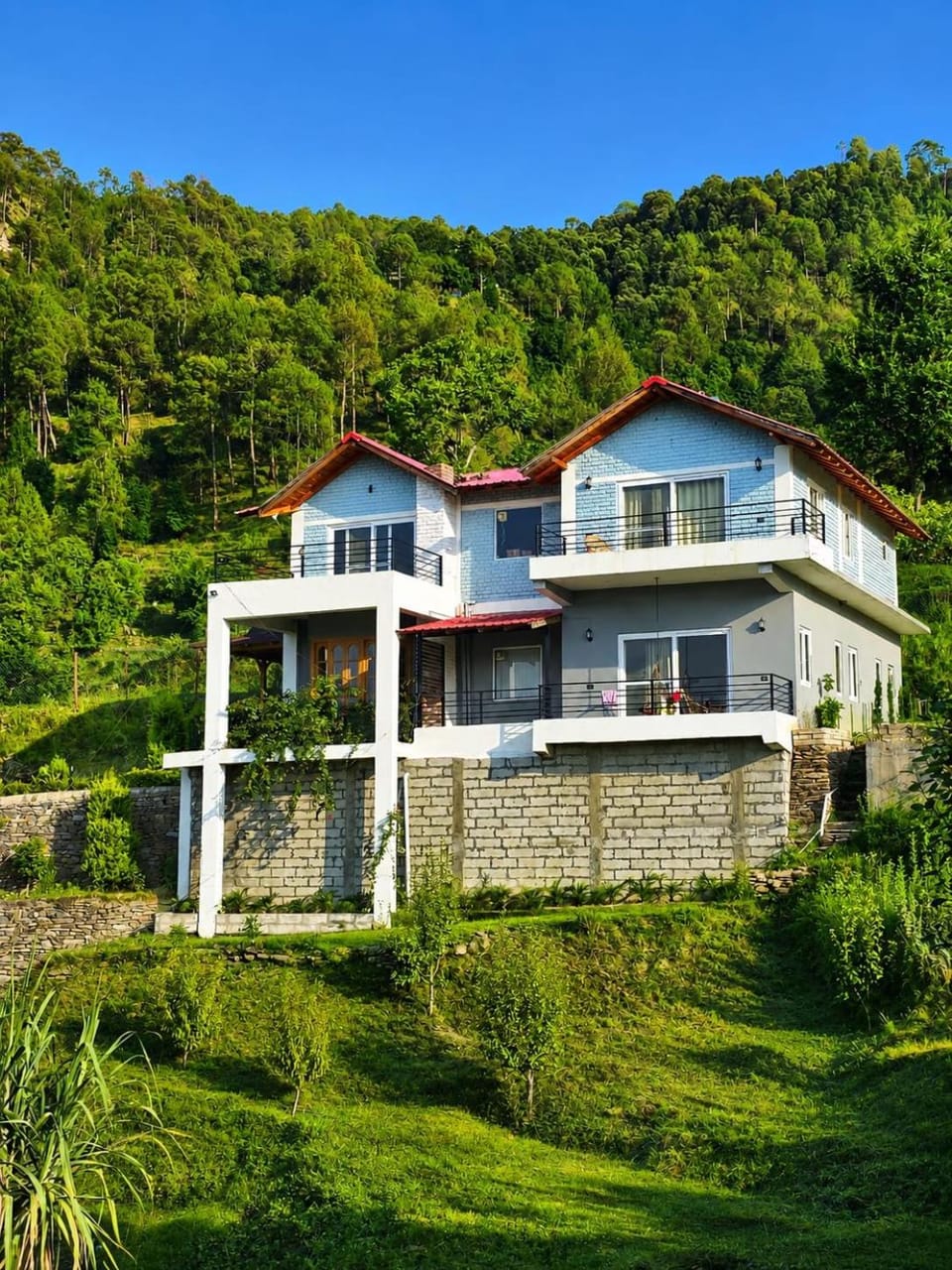 Property building, Day, Natural landscape, Mountain view