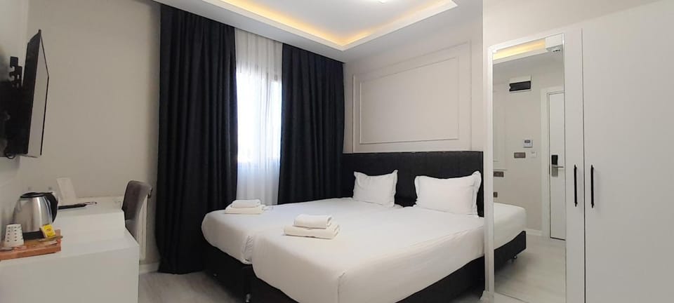 Bed, Photo of the whole room, towels, wardrobe
