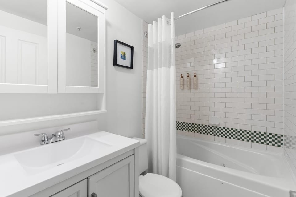 Alpenglow Lodge Studio with Pool Views by MVA Apartment in Whistler
