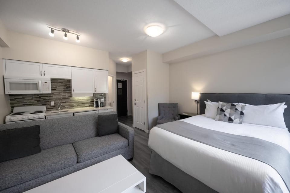 Alpenglow Lodge Sunny Studio with Sitting Area by MVA Apartment in Whistler