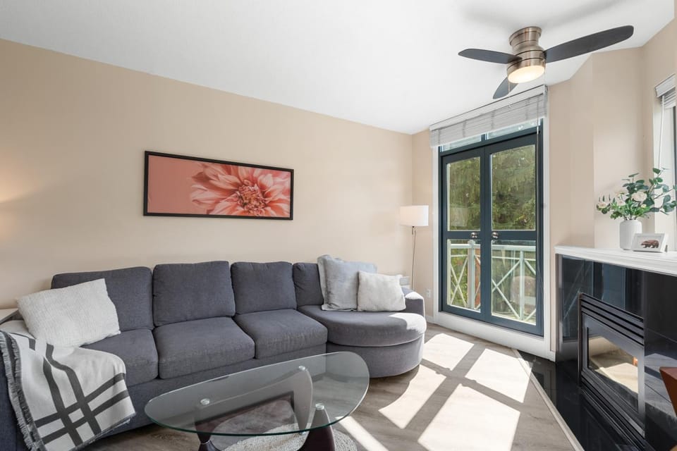 Alpenglow Lodge Two Bedroom Apartment by MVA House in Whistler