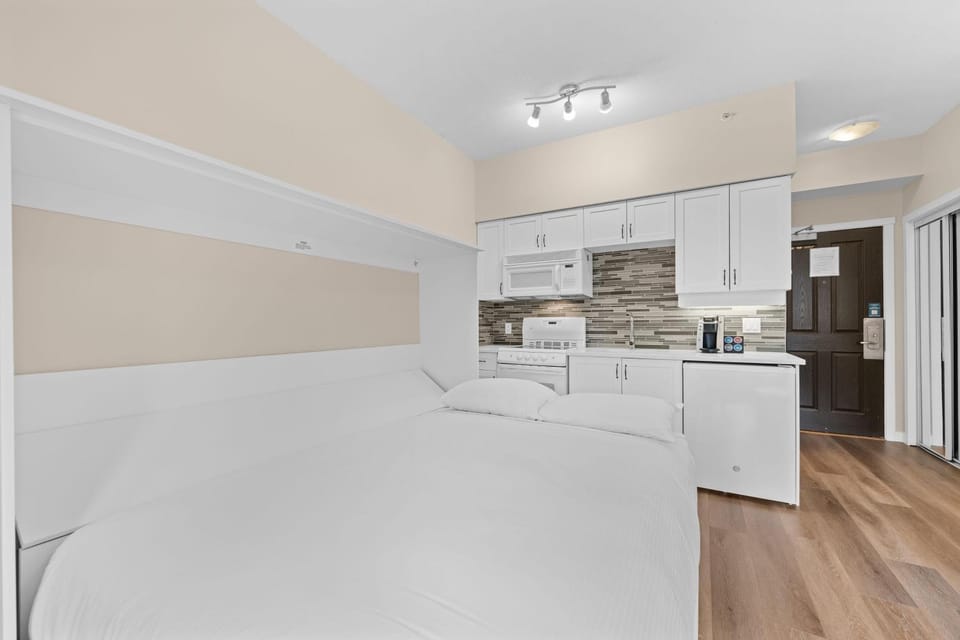 Alpenglow Lodge Studio with park view by MVA Apartment in Whistler