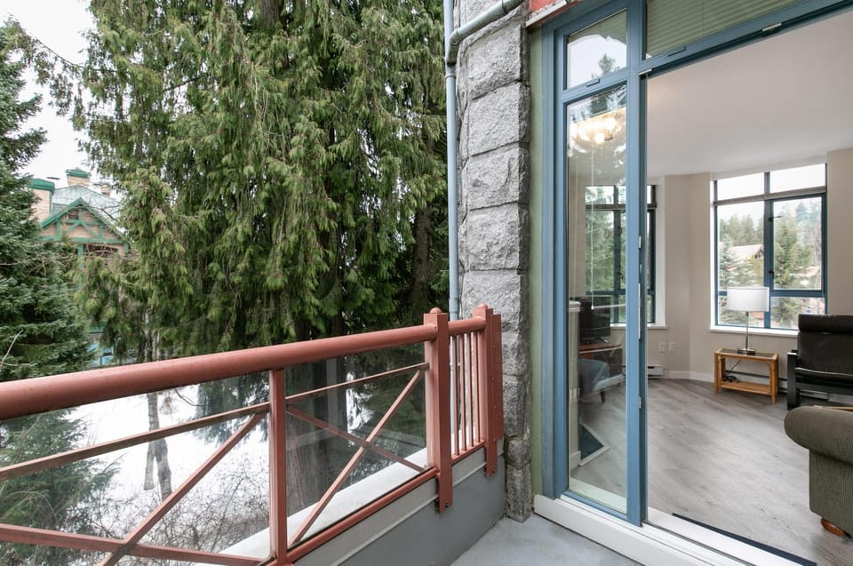 Alpenglow Lodge Bear Wonder One Bedroom by MVA House in Whistler
