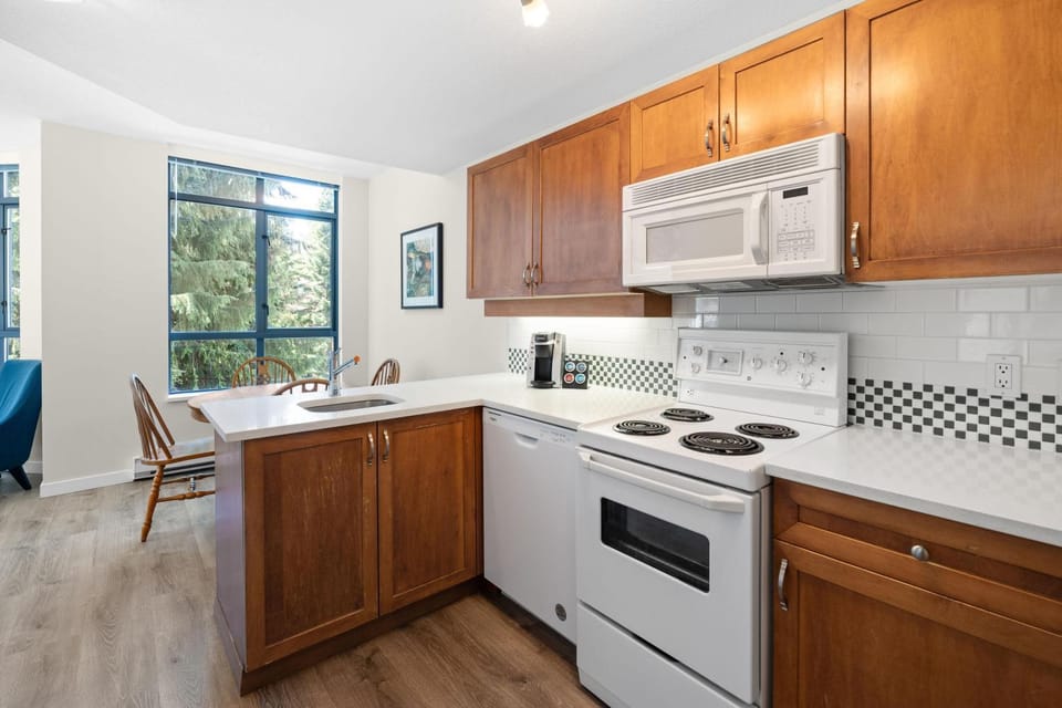 Alpenglow Lodge Bear Wonder One Bedroom by MVA House in Whistler