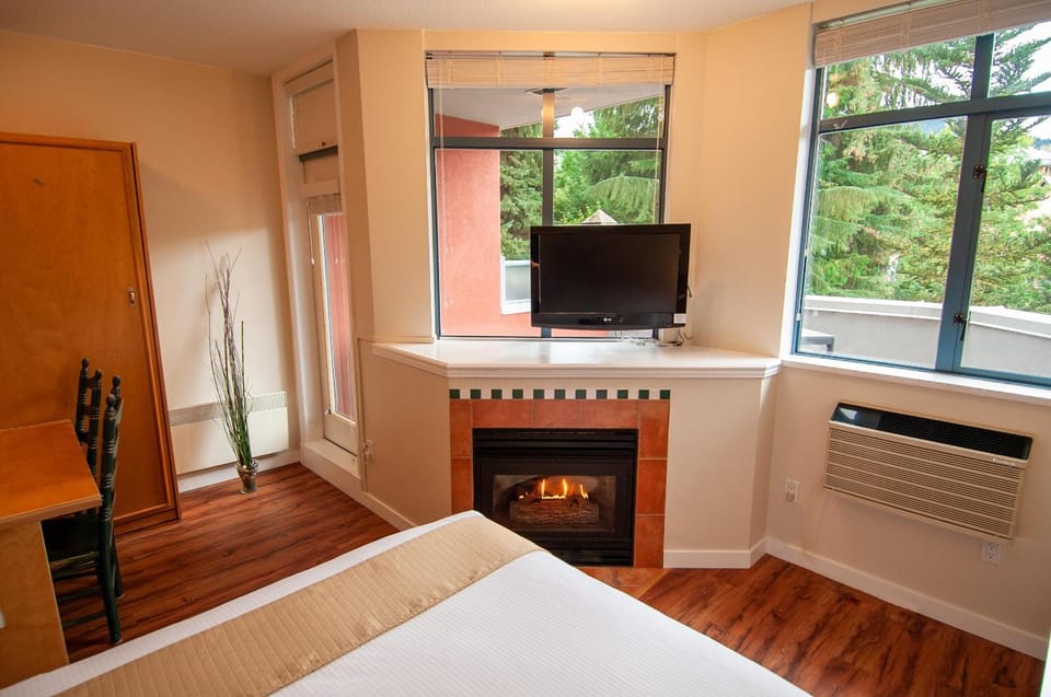Alpenglow Lodge Legacy Studio by MVA Apartment in Whistler