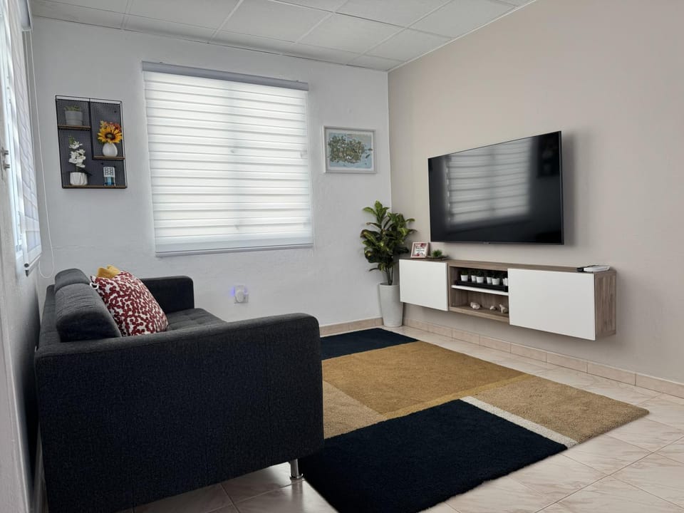 TV and multimedia, Living room, Photo of the whole room, Seating area
