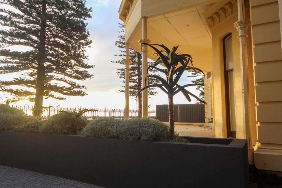 Property building, Garden, View (from property/room), Garden view