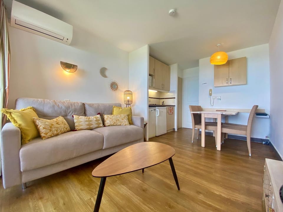 Kitchen or kitchenette, Living room, Dining area, air conditioner