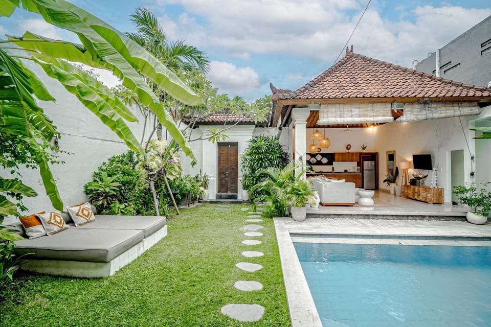 Property building, Day, Garden view, Pool view, Swimming pool, sunbed