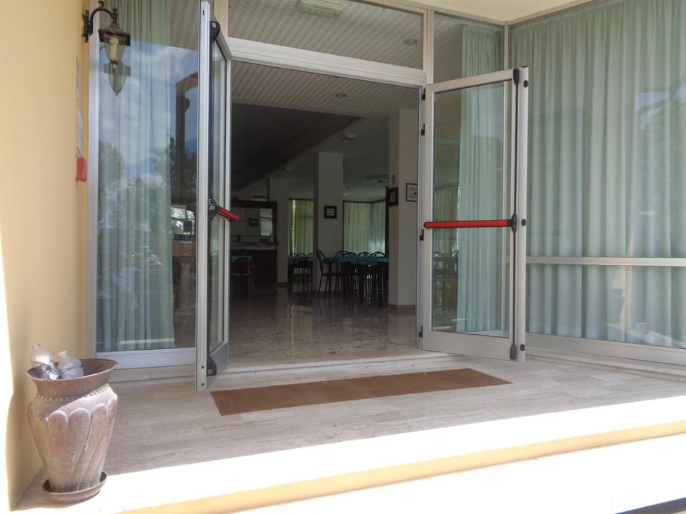 Facade/entrance