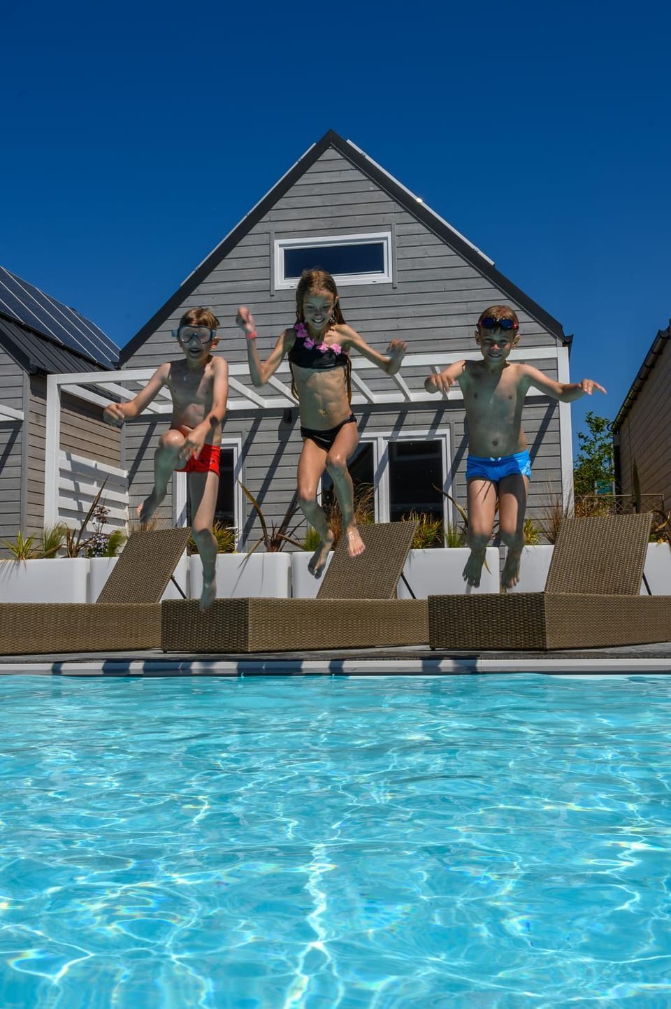 Swimming pool, Swimming pool