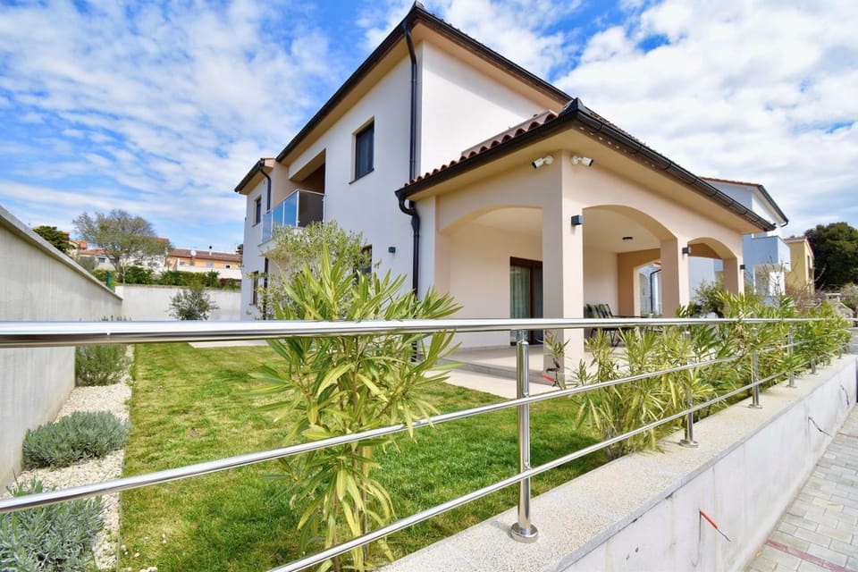 Property building, Garden