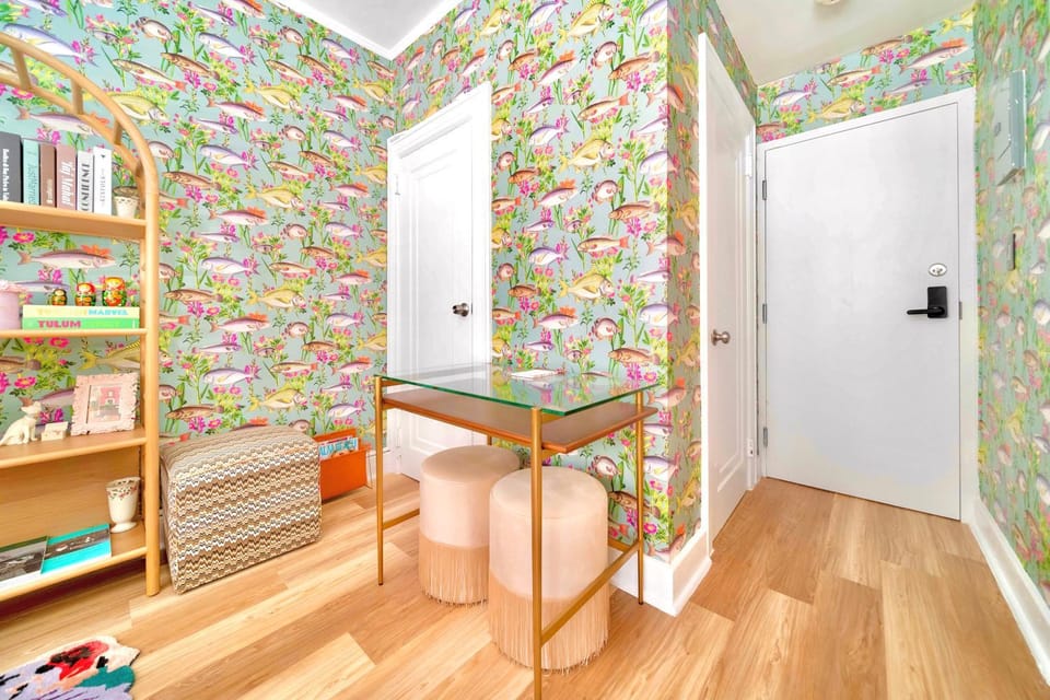 King Bed Mermaid suite - heart of Palm Beach, free parking included Apartment in Palm Beach