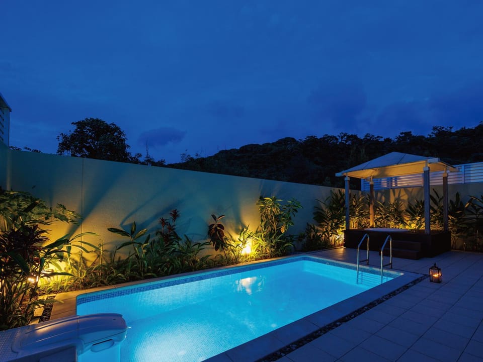 Swimming pool, Swimming pool