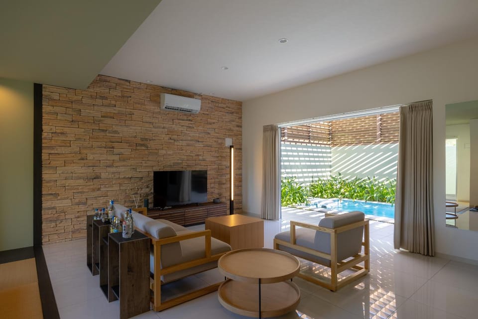 Balcony/Terrace, Seating area, Swimming pool
