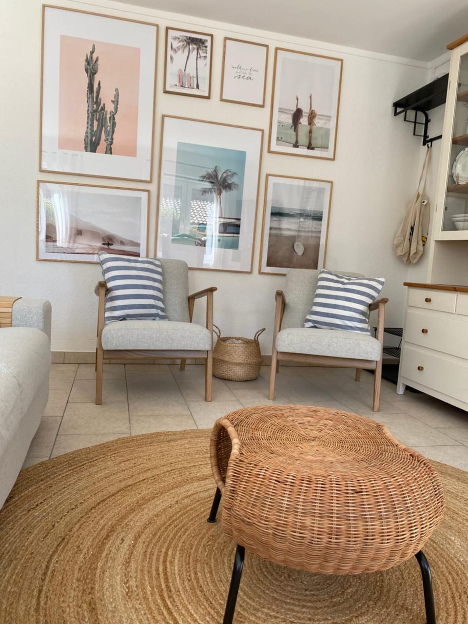 Living room, Seating area