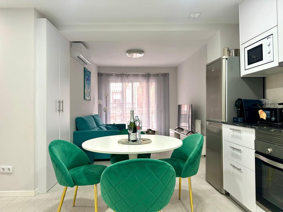 Kitchen or kitchenette, Living room, Seating area