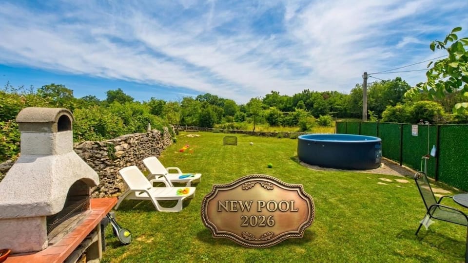 Day, Natural landscape, Garden, Pool view, Swimming pool, sunbed