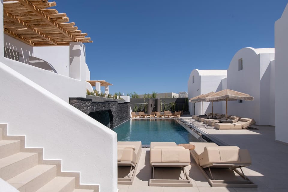 AVAL All Suite Apartment hotel in Mesaria