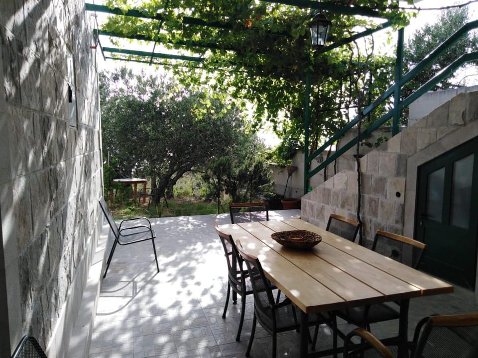 Balcony/Terrace, Dining area, Garden view