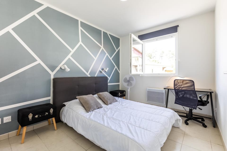 Property building, Living room, Bedroom