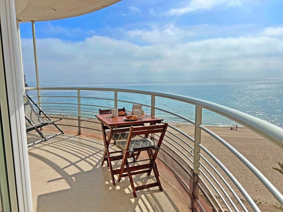 Day, View (from property/room), Balcony/Terrace, Living room, Dining area, Sea view