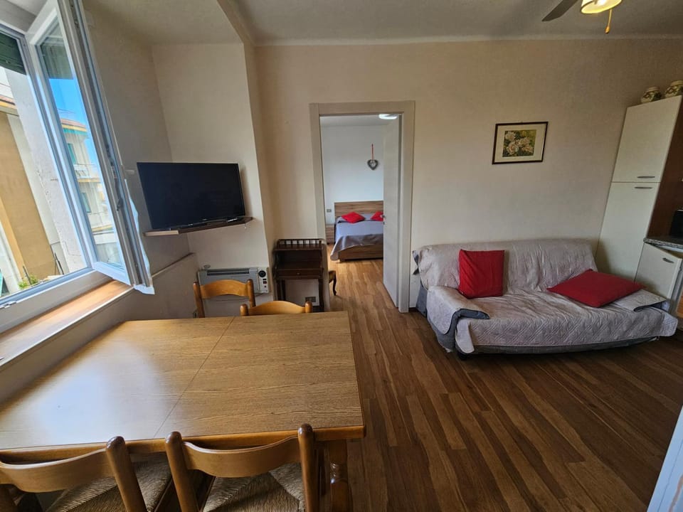 TV and multimedia, Living room, Dining area