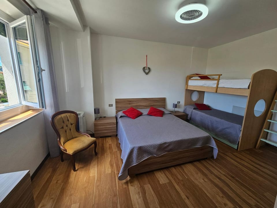 Bed, Photo of the whole room, Bedroom, bunk bed