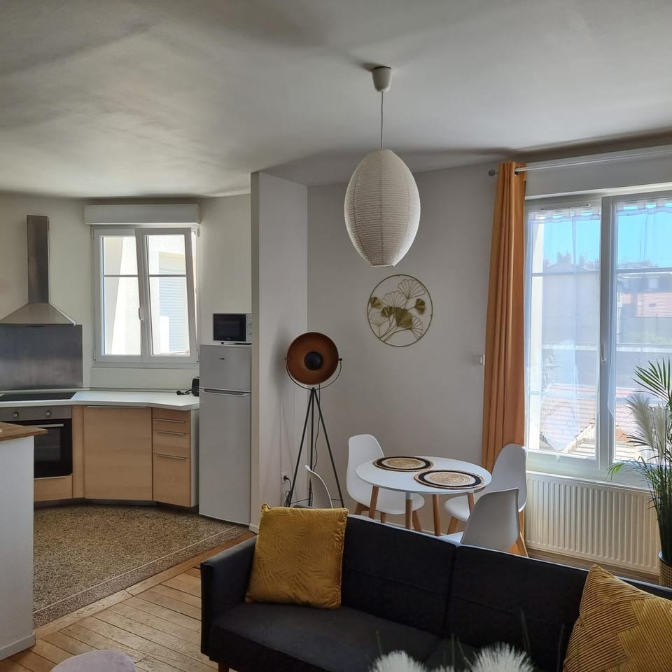 Dining area, kitchen