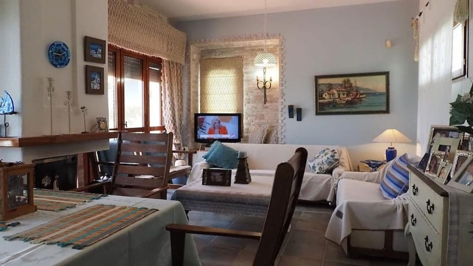 Yades elegant villa 2 minutes away from the beach House in Halkidiki