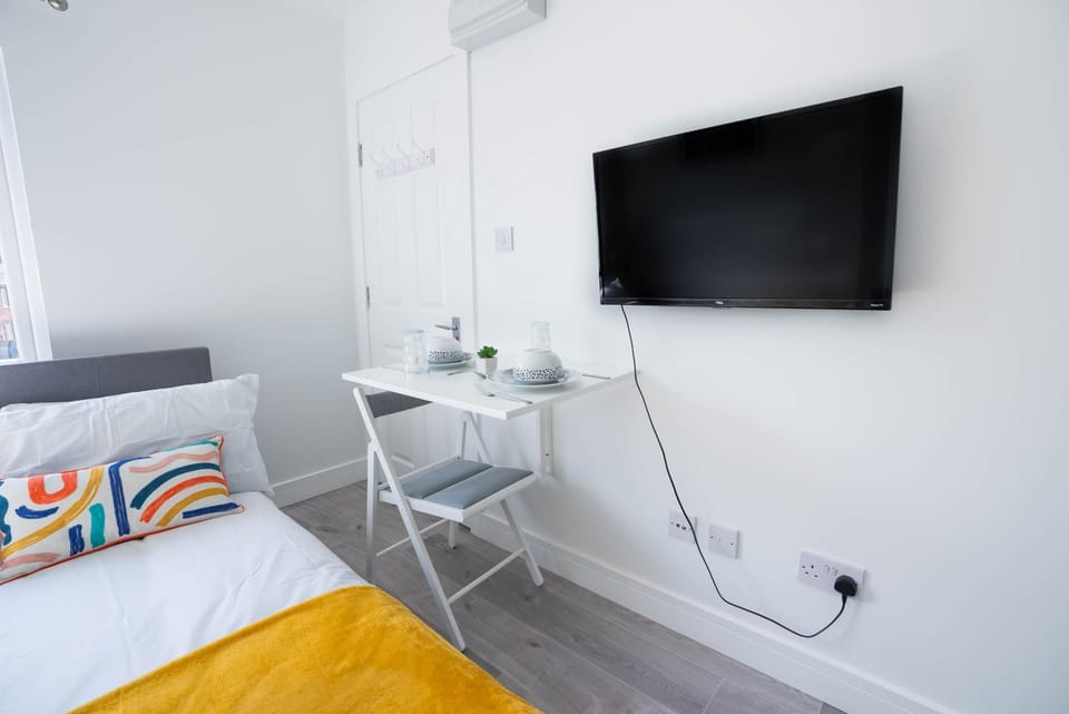 No 01 Small Studio flat in Aylesbury town Station Apartment in Aylesbury