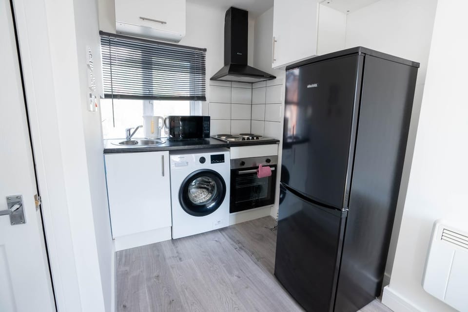 No 01 Small Studio flat in Aylesbury town Station Apartment in Aylesbury