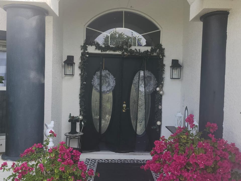Property building, Facade/entrance