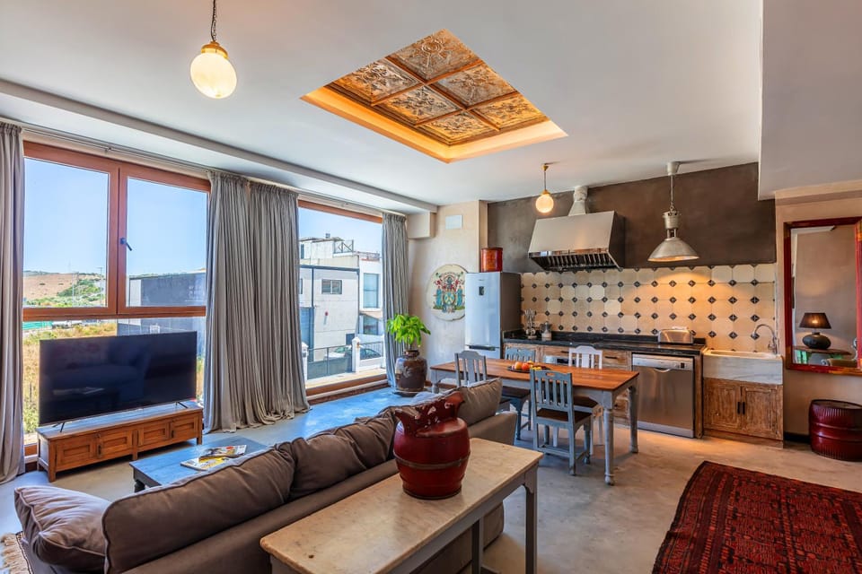 Living room, Dining area