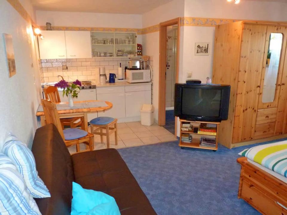 Kitchen or kitchenette, Living room