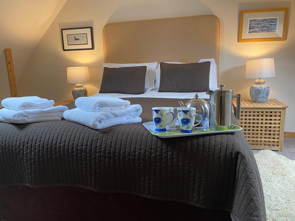 Bed, Photo of the whole room, Bedroom, towels