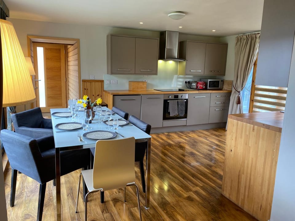 Coffee/tea facilities, Kitchen or kitchenette, Dining area, dishwasher, minibar, pet friendly, stove, toaster