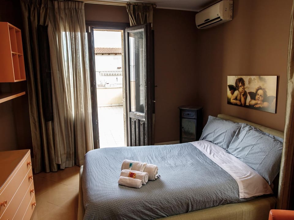 Bed, Photo of the whole room, Bedroom, towels, air conditioner