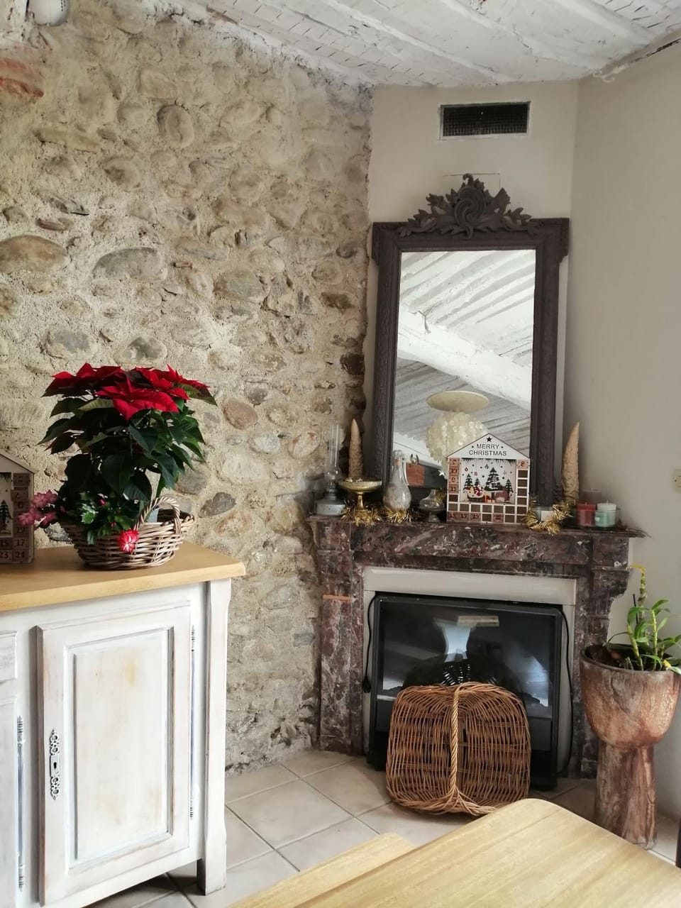 BELLE MAISON DE CARACTERE Dans VILLAGE et sa PISCINE Privée 7 PERS- 3 Chambres - 12 Rue Emile Zola House in Catalonia
