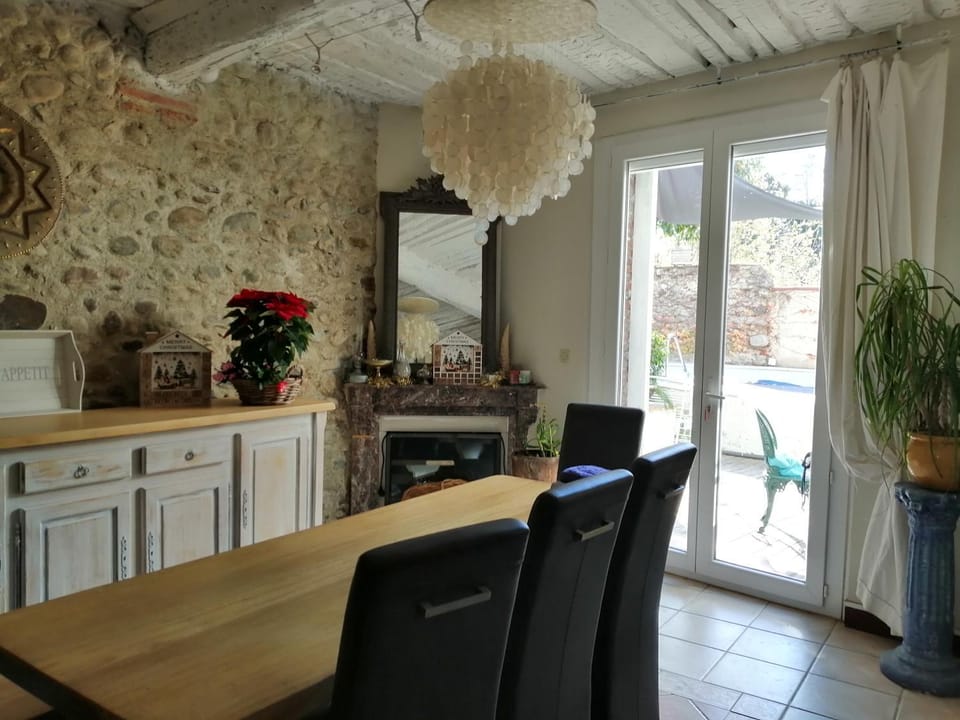 BELLE MAISON DE CARACTERE Dans VILLAGE et sa PISCINE Privée 7 PERS- 3 Chambres - 12 Rue Emile Zola House in Catalonia