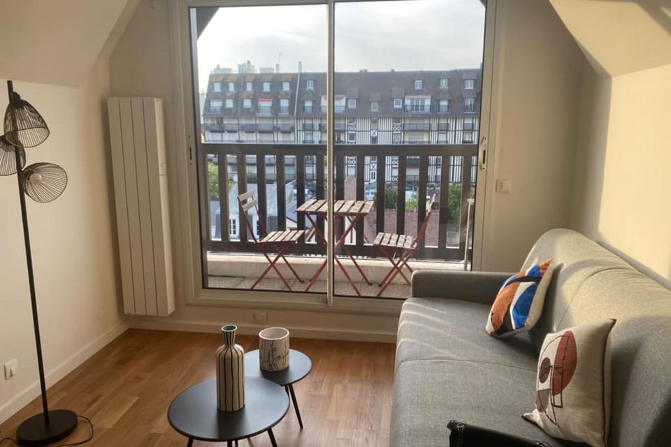 Nice 41 M With Balcony Near The Beach Apartment in Deauville