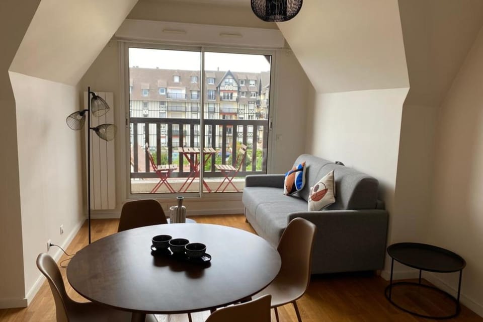 Nice 41 M With Balcony Near The Beach Apartment in Deauville
