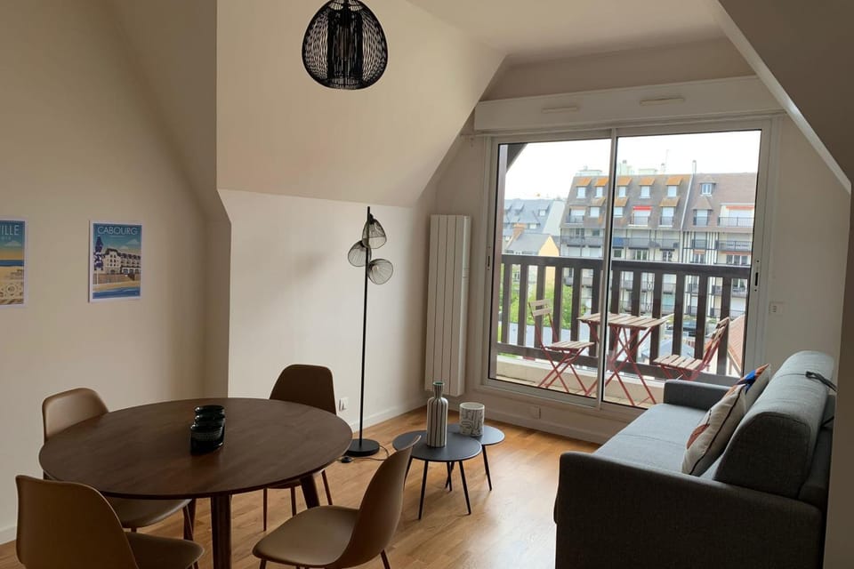 Nice 41 M With Balcony Near The Beach Apartment in Deauville