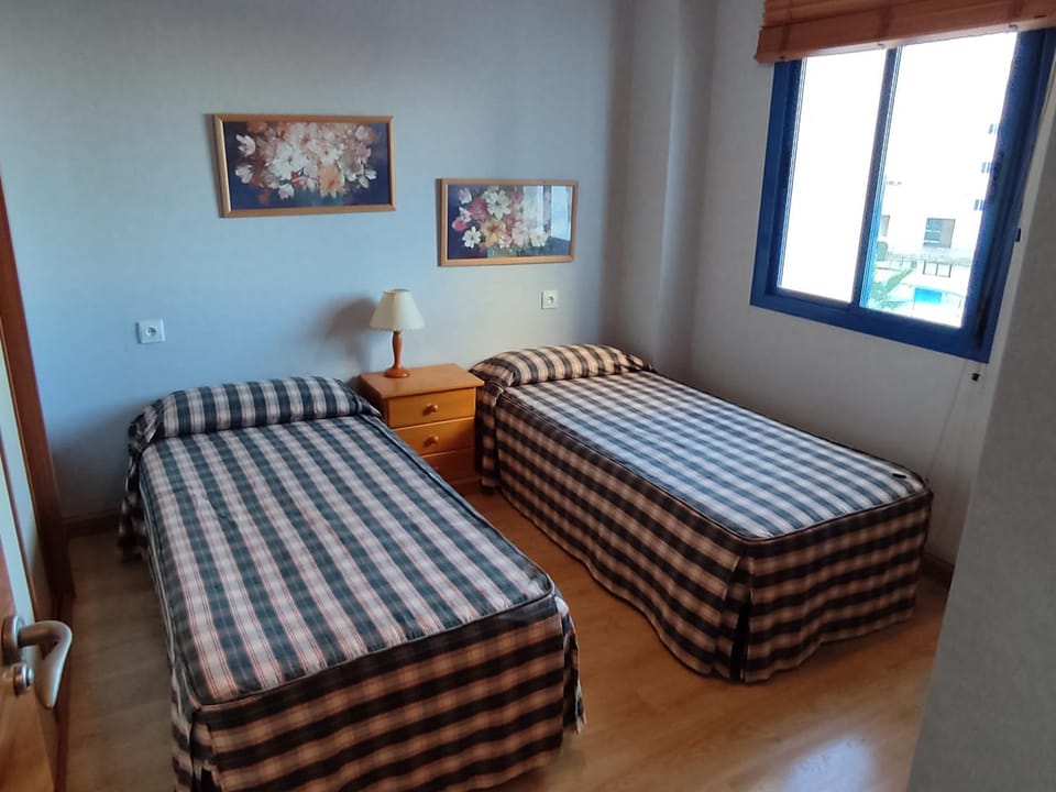 Photo of the whole room, Bedroom