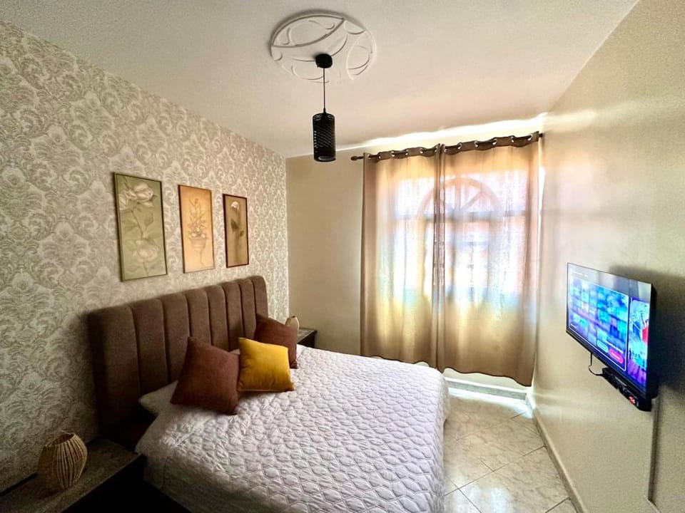 Bed, Evening entertainment, Bedroom