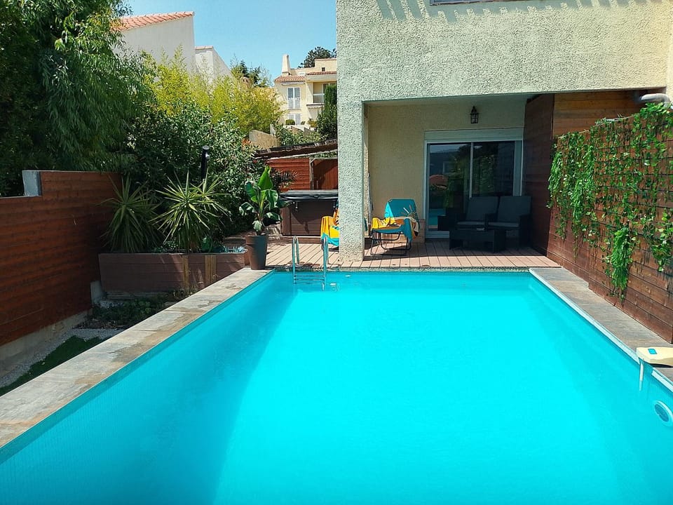 Suite vue mer, grande piscine et spa extérieur privatifs,climatisation et parking Apartment in Cassis