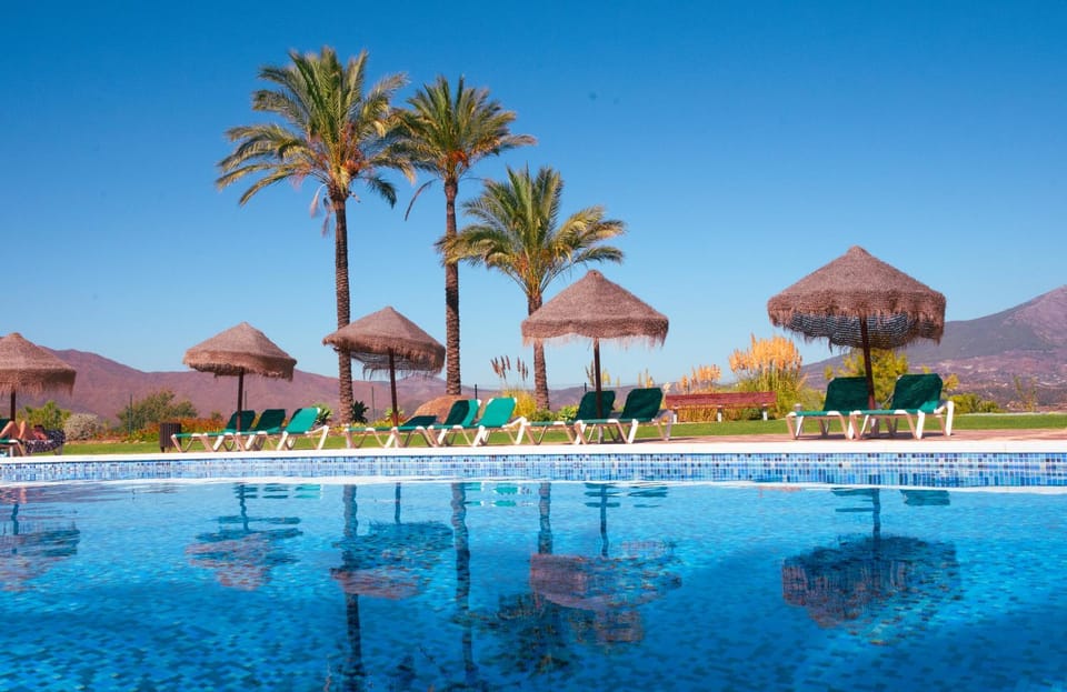 Day, Natural landscape, Mountain view, Pool view, Swimming pool, sunbed